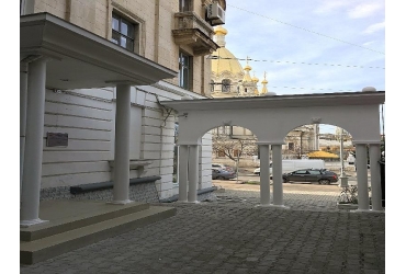 Снять помещение в Севастополе. Аренда помещения 145 кв м на Большой морской. ПЕРВАЯ ЛИНИЯ! БЕЗ КОМИССИИ!