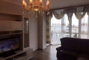 Купить квартиру в Севастополе. Продажа трехкомнатной квартиры 90 кв м на проспекте Октябрьской Революции