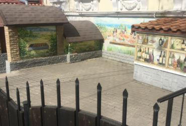 Снять помещение под ресторан, кафе, ночной клуб в центре Севастополя. Аренда помещения под общепит 153 кв м на ул. Айвазовского. ПЕРВАЯ ЛИНИЯ. ОЧЕНЬ ВЫСОКИЙ ТРАФИК.