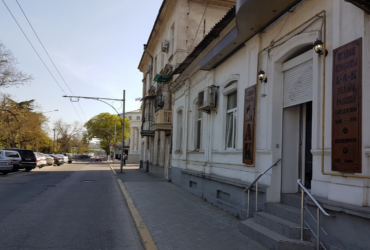 Снять помещение в Севастополе. Аренда помещения 31 кв м на ул. Пушкина. ПЕРВАЯ ЛИНИЯ. БЕЗ КОМИССИИ