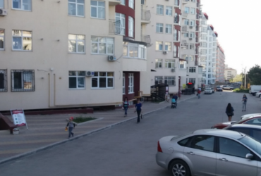 Снять помещение свободного назначения в Севастополе. Аренда помещения 83 кв м на проспекте Генерала Острякова. ХОРОШИЙ ПЕШЕХОДНЫЙ ТРАФИК. БЕЗ КОМИССИИ!