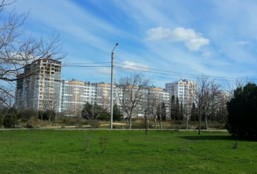 Купить квартиру в Севастополе. Продаётся трёхкомнатная квартира в Севастополе по улице Парковая.