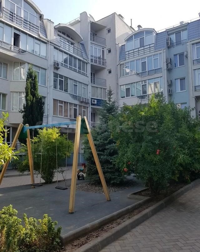 Продажа 3-комнатной квартиры, Алушта, Платановая улица,  д.1